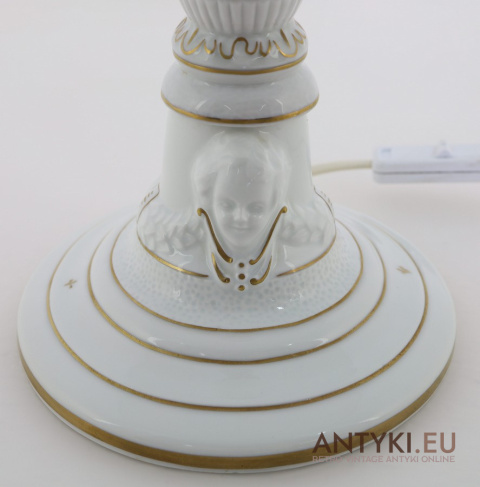 biała unikatowa porcelanowa lampa stołowa