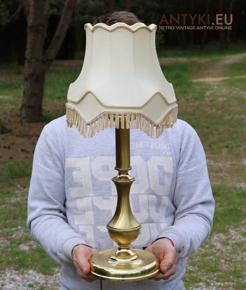 antyczna stołowa lampa z frędzlami