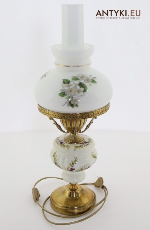 klasyczna lampa stołowa w stylu retro