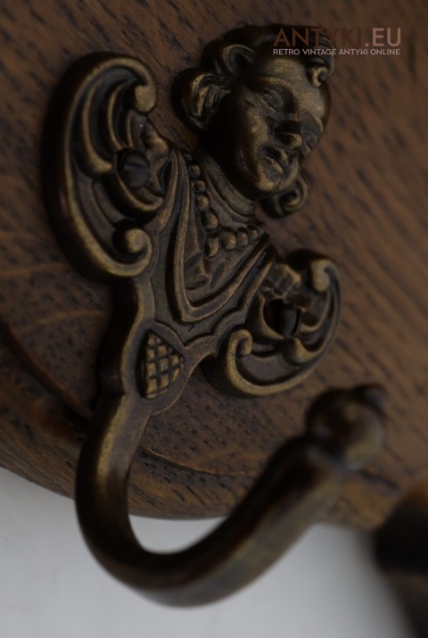 drewniany wieszak vintage z aniołkiem