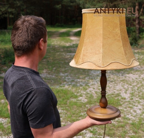 duża retro lampa stołowa