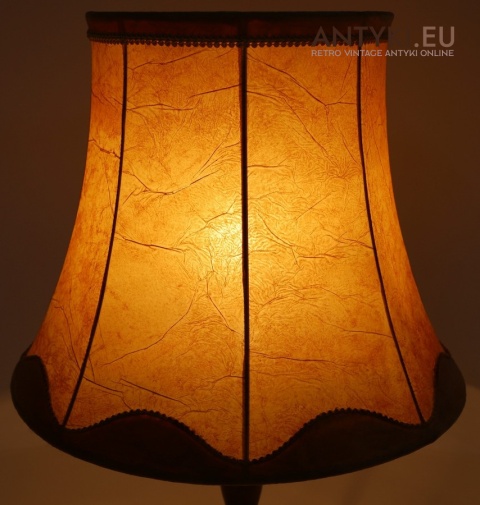 nostalgiczna lampa stołowa