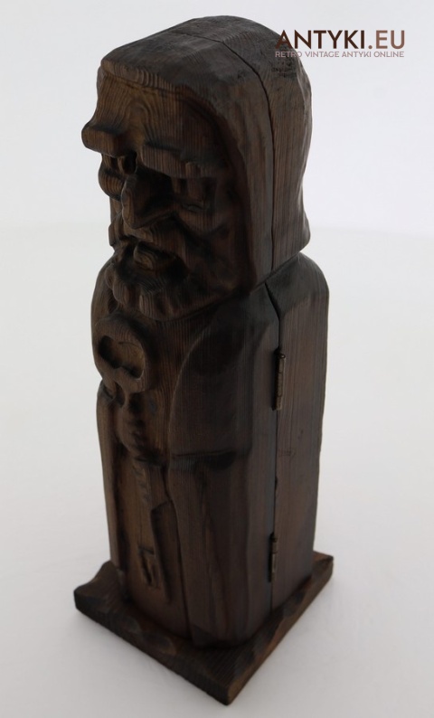 skrytka na alkohol  z rzeźbie mnicha