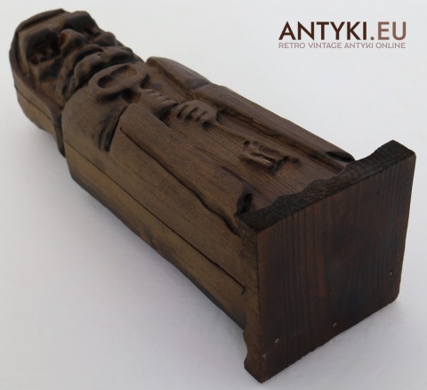 drewniana skrytka na alkohol