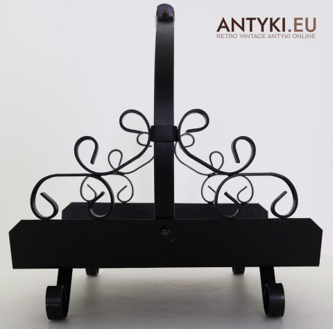 ozdobny metalowy kosz na drewno do kominka