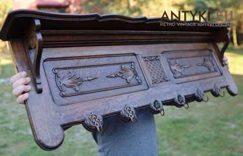 duży wieszak z epoki eklektycznej