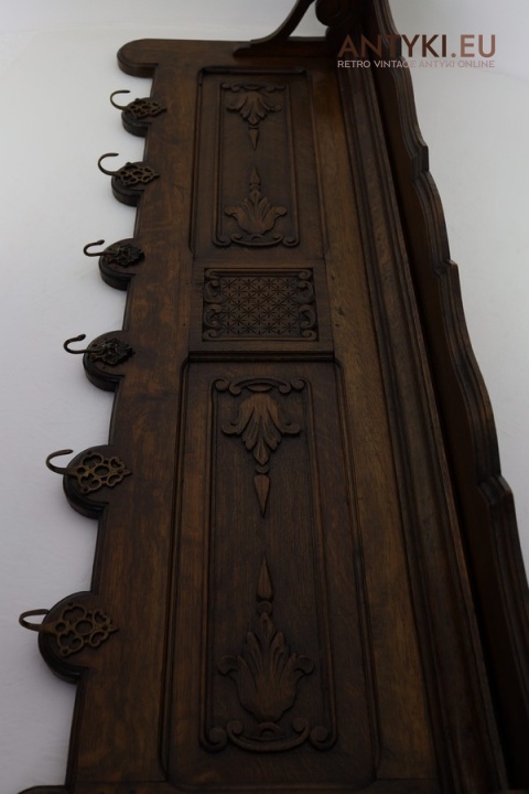 wieszak antyczny z rzeźbieniami