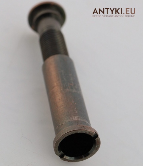 stara kołatka drzwiowa z wizjerem