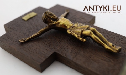 starodawna kropielnica na wodę święconą