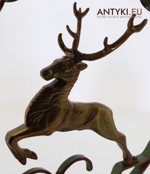 jeleń z mosiądzu na lampie myśliwskiej