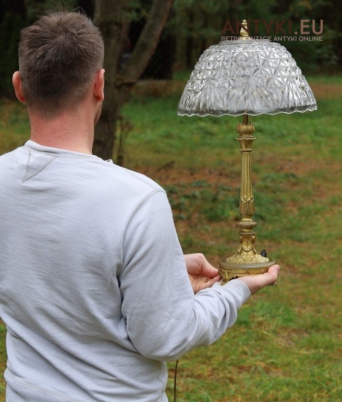 stylowa lampa stołowa vintage z epoki