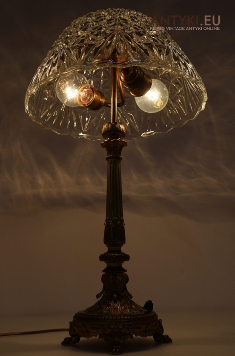 stara lampa z mosiądzu i szkła na stolik