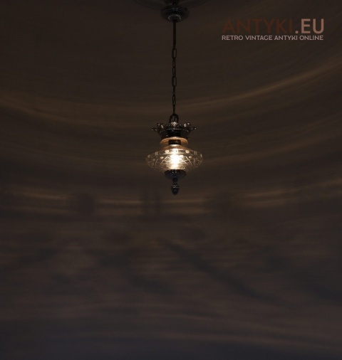 antyczny zwis sufitowy z kryształowym szkłem