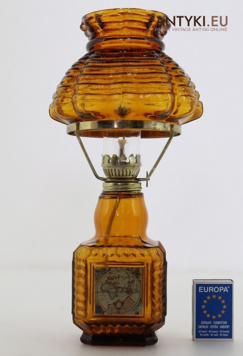 lampka podróżnicza z mapą świata