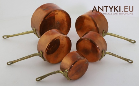 Kolekcjonerskie garnki retro z mosiężnymi uchwytami