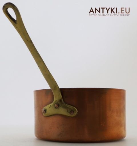 Antyczne rondle z epoki retro