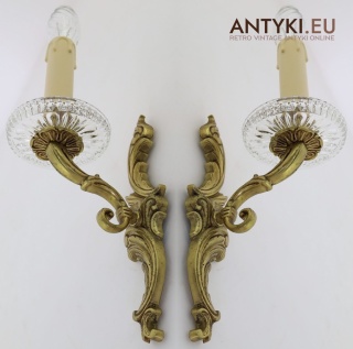 Antyczne kinkiety rokoko z kryształowymi talerzykami – mosiężna para z epoki vintage