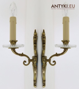 Antyczne kinkiety rokoko z kryształowymi talerzykami – mosiężna para z epoki vintage