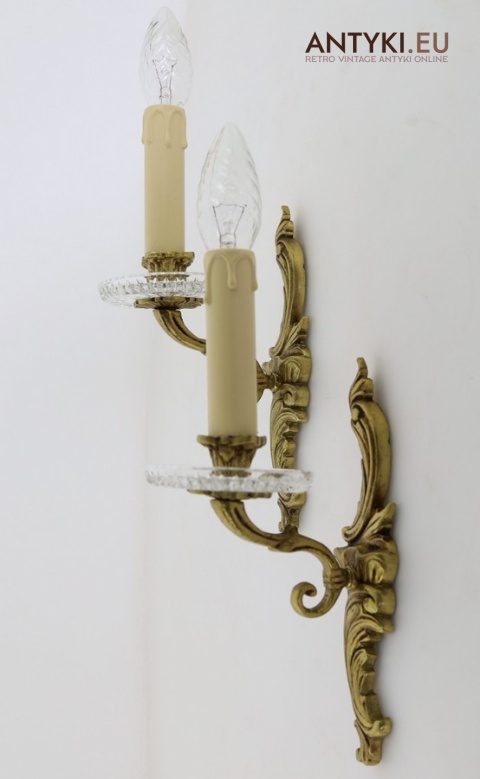 mosiężne oświetlenie dworskie