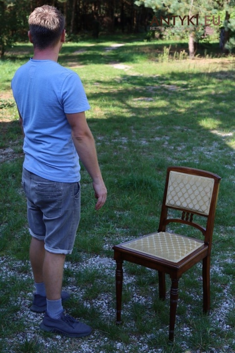 stylowe krzesło vintage drewniane