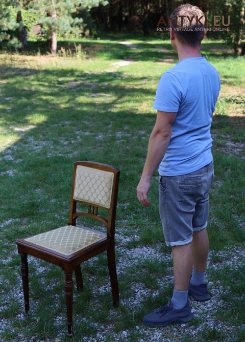 eleganckie krzesło vintage z epoki