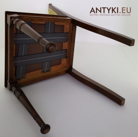 krzesło klasyczne z toczonymi nogami