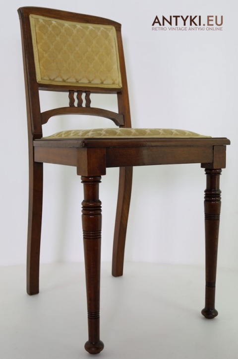 antyczne krzesło kolekcjonerskie do salonu