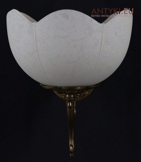 Kinkiet klasyczny z mosiądzu z kremowym kloszem