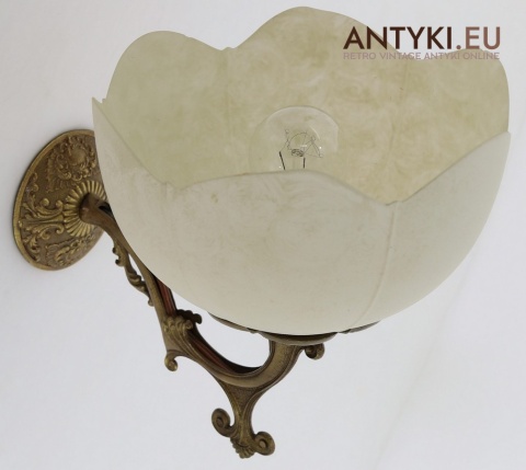 Stylowy kinkiet vintage z epoki – szkło i mosiądz