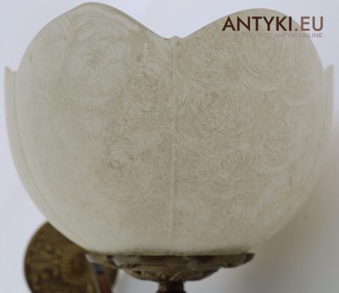 Mosiężny kinkiet retro z dekoracyjnym kloszem