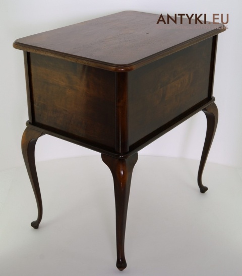 elegancki stolik z litego drewna vintage