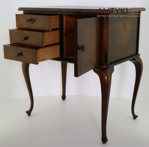 unikatowy stolik vintage z szufladkami