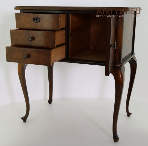 antyczny stolik na biżuterie