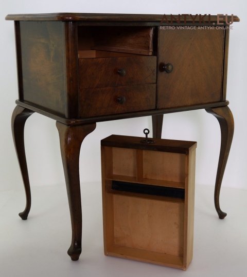 elegancki stolik retro do łazienki