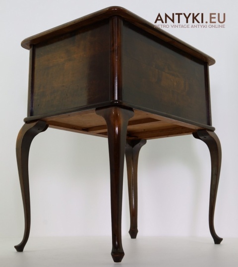 stolik pomocniczy antyczny do sypialni