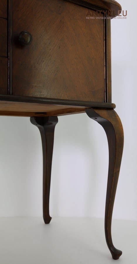 stolik klasyczny Chippendale z szafką