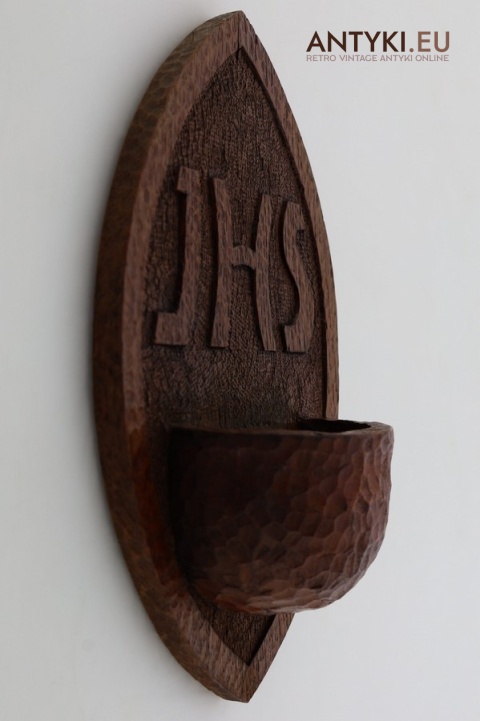 rzeźbione aspersorium z drewna