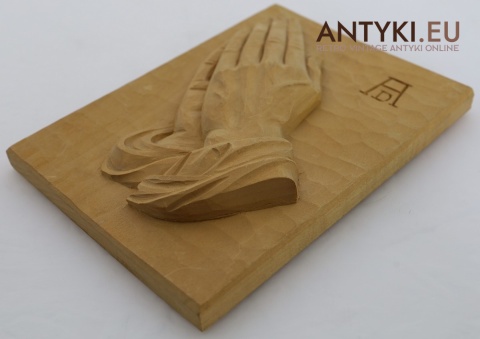 relief z motywem modlitwy vintage