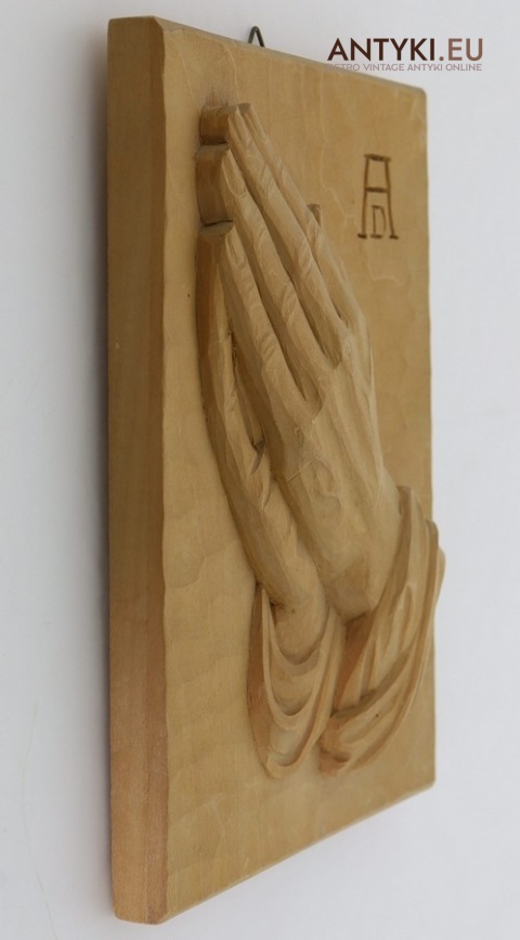 religijna płaskorzeźba ręcznie rzeźbiona w drewnie