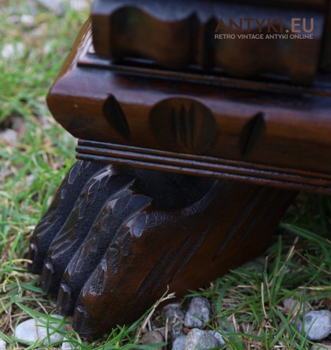 kufer retro na lwich łapach