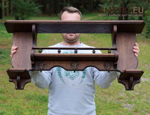 drewniana półka antyczna do kuchni