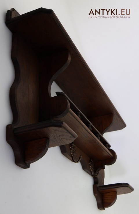 rustykalna półka na ścianę w łazience