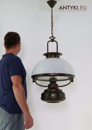 Dwupunktowa stylowa lampa sufitowa retro z mosiądzu z lat 70. z mlecznym kloszem