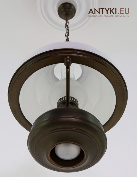 dwupunktowa lampa wisząca z kominem szklanym i mlecznym kloszem