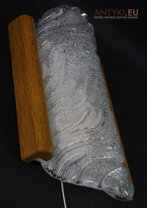 szklany klosz bąbelkowy w lampie ściennej