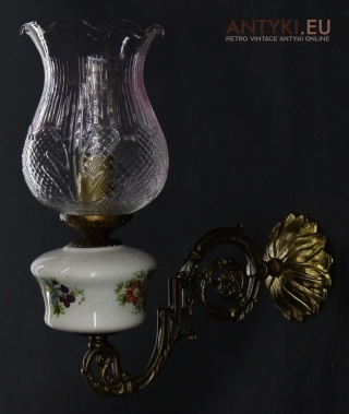 Kinkiet neobarokowy z ceramiką crackle i różowym kloszem – oryginał z lat 60/70