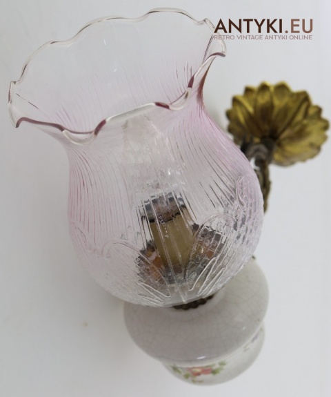 kinkiet retro z florystycznym szkłem