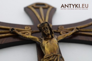 Krzyż drewniany z mosiężną figurą – antyk z pierwszej połowy XX wieku