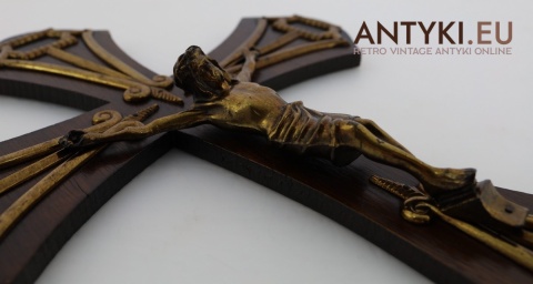 krucyfiks retro z drewna i mosiądzu