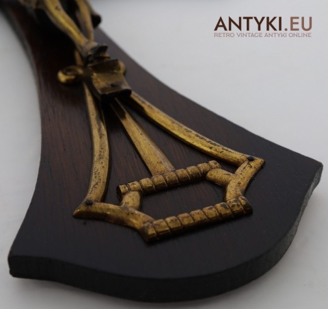 zabytkowy krzyż religijny retro